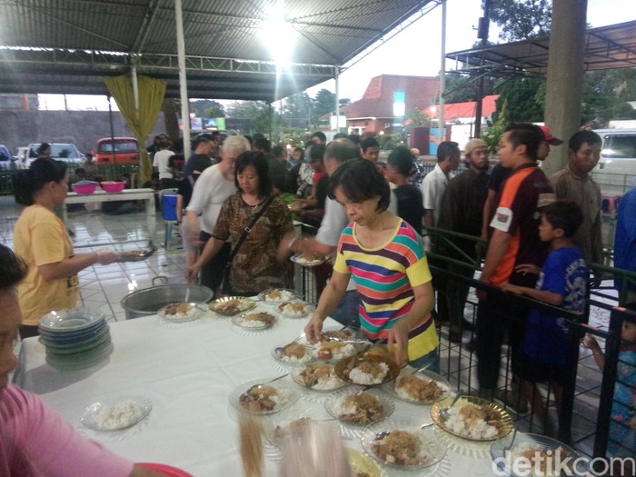Sejuknya Toleransi, Ada Hidangan Buka Puasa di Kompleks Vihara Malang ini