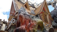 Rumah pertama datang dari negara Vietnam. Dilihat sepintas, bangunan yang dinamai Crazy House atau Rumah Gila ini lebih mirip taman rekreasi. Tapi ini sebenarnya penginapan dengan desain yang unik (Dok. crazyhouse.vn)