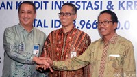 PT Bank Mandiri Tbk memberikan fasilitas kredit kepada PT Semen Gresik Tbk senilai Rp 3,96 triliun yang meliputi kredit investasi sebesar Rp 3,46 triliun, kredit modal kerja senilai Rp 500 milyar, sebagai bentuk sinergi BUMN bidang jasa keuangan dan sektor industri riil.