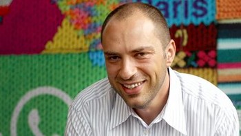 Ini Jan Koum pencipta WhatsApp. Masa kecilnya penuh derita, ia terusir dari Ukraina karena masalah politik dan pindah ke Amerika Serikat. Di AS, Koum pernah menggantungkan hidup dari makanan dan apartemen subsidi. Koum pernah juga menjadi penyapu lantai. Foto: Unwired View