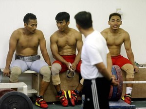Menyiasati Program Latihan Pelatnas Angkat Besi di Bulan Puasa