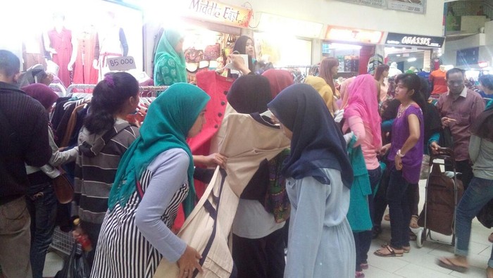 Busana Muslim Jenis Ini Laris Manis Diburu Konsumen di Pasar Tanah Abang