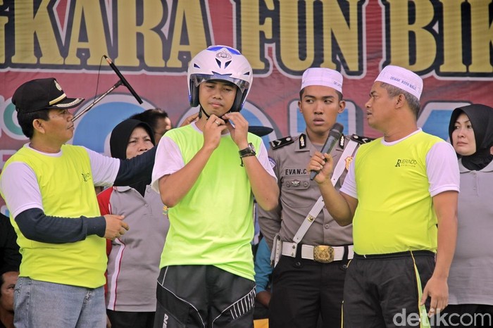 Polisi Demak Ciptakan Helm yang Bisa Ingatkan Pengguna Jika Lupa Mengunci Kait