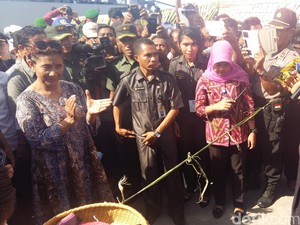 Tempuh Perjalanan 26 Jam, Menteri Susi Disambut Riuh Nelayan di Lembata