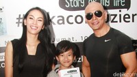 Meski telah bercerai sejak tiga tahun silam, mereka tetap kompak. Pool/Gus Mun/detikFoto.