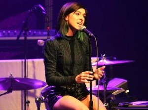 Selena Gomez Hingga Adam Levine Tangisi Kematian Christina Grimmie