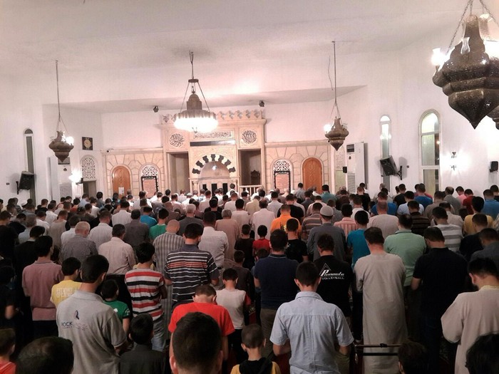 Mahasiswa Indonesia Menjadi Imam Rutin Sholat Tarawih di Lebanon Mahasiswa Indonesia Menjadi Imam Rutin Sholat Tarawih di Lebanon