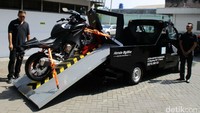 Diler ini juga melayani maintenance, repair dan layanan pick up servis dengan menggunakan mobil khusus.