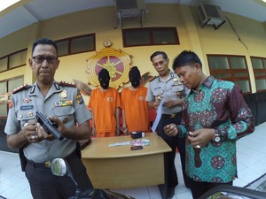 Pistol Polisi Dicuri saat Salat Tarawih, Pelaku 2 Remaja dan Sudah Dibekuk