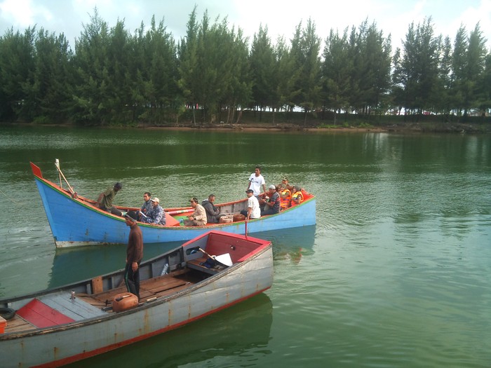 35 Warga Etnis Tamil Tak Dibawa ke Daratan, Kapal Rusak Diperbaiki di Laut