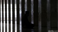 Beragam cara dilakukan umat muslim mengisi waktu luang saat menjalankan ibadah di bulan suci Ramadan.