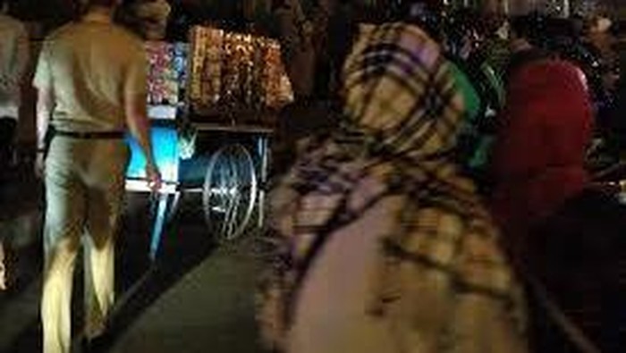 Telusuri Penemuan 32 Botol Miras, Polisi Gelar Razia di Pancoran Jakarta