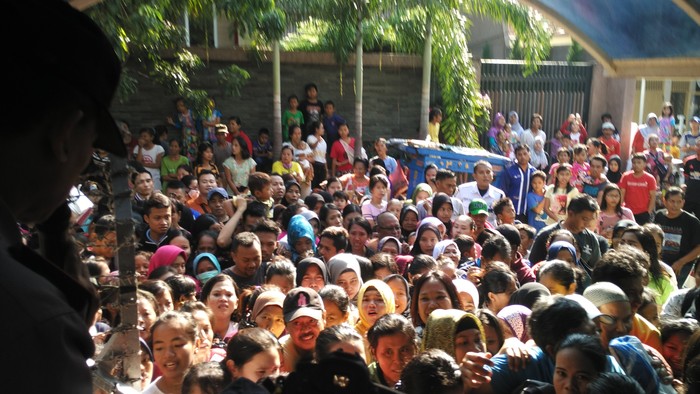 Pasar Murah di Kampung Bali, Ratusan Warga Berdesakan Buru Sembako Murah