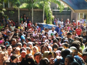Pasar Murah di Kampung Bali, Ratusan Warga Berdesakan Buru Sembako Murah