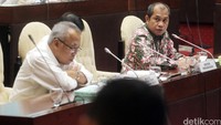 Komisi V juga sempat mempertanyakan mengenai penggunaan dana desa dan pendamping desa.