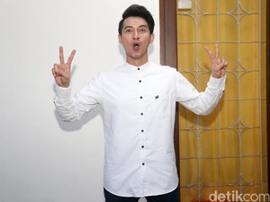 Chand Kelvin Lengket dengan Wanita Berhijab Mirip Sheryl Sheinafia
