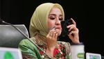 Laudya Cynthia Bella: Lipstikan Dulu...