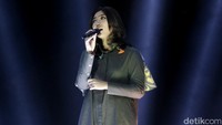 Pada kesempatan itu, ia menyanyikan dua lagu andalannya yaitu, Tetap Dalam Jiwa dan Kau Adalah.