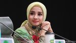 Laudya Cynthia Bella: Lipstikan Dulu...