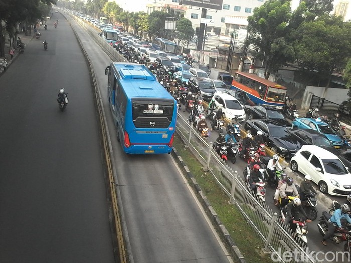Lansia dan Difabel Gratis Naik TransJ Mulai 1 November
