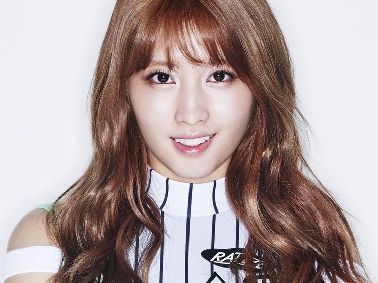 Cute! Saat Momo Twice Ajarkan Gerakan Fitness Sederhana