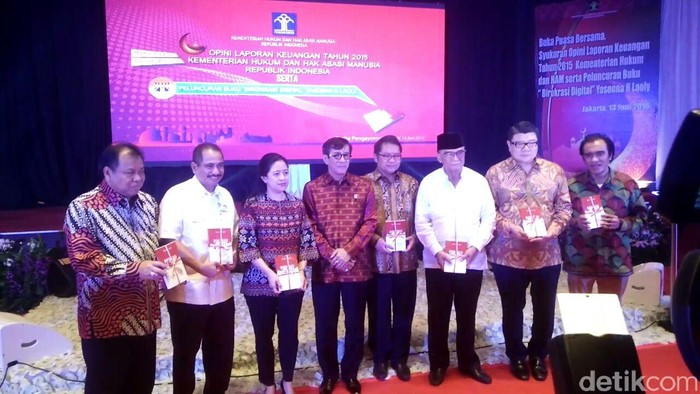 Menkumham Yasonna Luncurkan Buku Birokrasi Digital