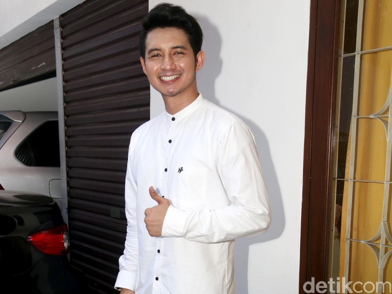Kata Chand Kelvin Soal Videonya Sedang Salat di Kereta Kata Chand Kelvin Soal Videonya Sedang Salat di Kereta