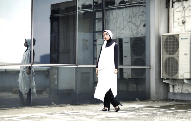 Wardrobe: HIJUP. Fotografer: Reno (Detikcom). Makeup Artist: Wardah Beauty. Stylist: Alissa Safiera & Kiki Oktaviani. Hijab Stylist: Arina Yulistara. Model:  Denta Haritsa Apriliana
