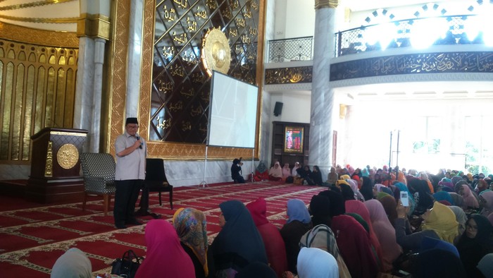 Gubernur Aher Buka Islamic Expo di Masjid Trans Studio Bandung