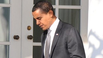 Obama dan BlackBerry selalu lengket kayak perangko. Foto: GettyImages