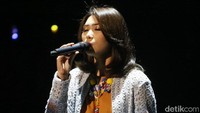 Isyana pun sukses membuat suasana semakin galau.