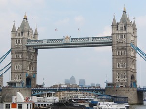 Tower Bridge London, Jembatan Unik yang Sering Tertukar Nama