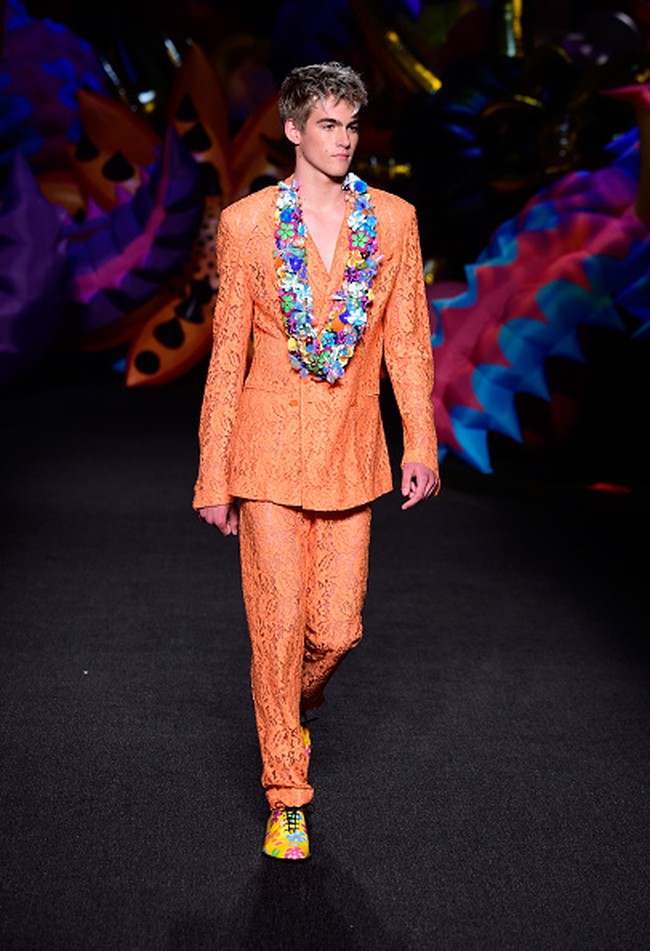 Salah satu pencapaian penting dalam karier Presley adalah ketika ia menjadi bagian dari kampanye global Calvin Klein Jeans pada 2018. Saat itu, ia tampil bersama sang adik, Kaia Gerber. Presley juga berjalan di runway Dolce & Gabbana dan Moschino serta terlibat dalam berbagai kampanye fashion.Foto: Getty Images