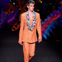 Salah satu pencapaian penting dalam karier Presley adalah ketika ia menjadi bagian dari kampanye global Calvin Klein Jeans pada 2018. Saat itu, ia tampil bersama sang adik, Kaia Gerber. Presley juga berjalan di runway Dolce & Gabbana dan Moschino serta terlibat dalam berbagai kampanye fashion.Foto: Getty Images