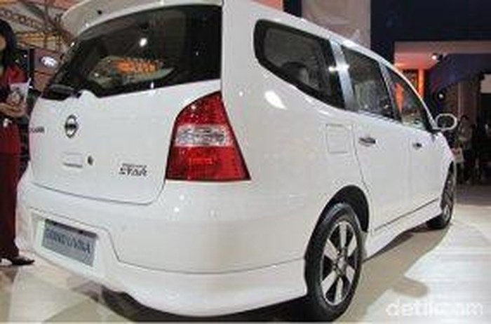 Nissan Grand Livina 2010
