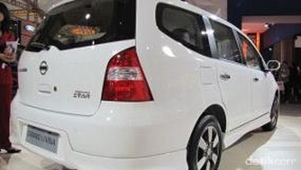 Nissan Grand Livina model 2010