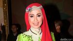 Desy Ratnasari Bergaya dengan Busana Muslim ala Hanbok, Love It?
