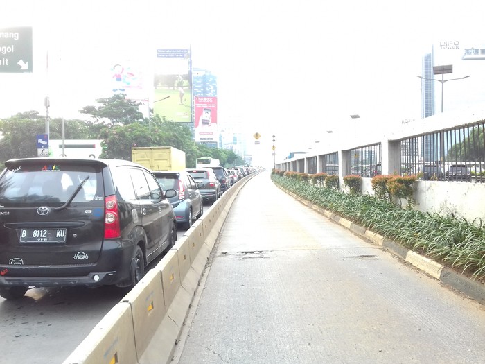 Busway di Depan DPR Steril dari Penerobos