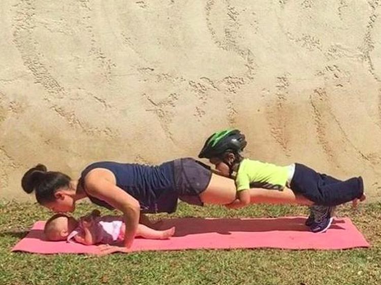 Olahraga yang Bisa Dilakukan Ibu Sambil Jaga Anak, Mau Coba?
