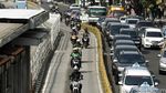 Pengendara Nakal Nekat Terobos Busway