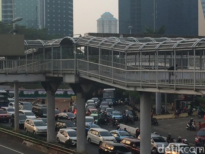 Begini Kemacetan di Semanggi Jelang Berbuka Puasa