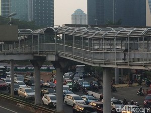 Begini Kemacetan di Semanggi Jelang Berbuka Puasa