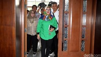 Dewie Yasin Limpo memasuki ruang sidang.