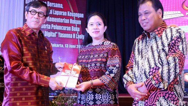 Menkum HAM Luncurkan Buku Birokrasi Digital