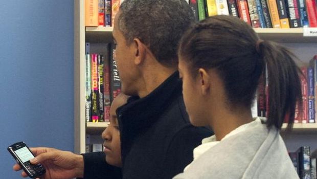 Liburan ke Bali, Apa Obama Masih Pakai BlackBerry?