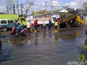 Banjir Rob di Semarang, Jalur Pantura Macet Panjang