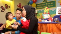 Ia bahkan mendekor sendiri seluruh ruangan dengan balon dan hiasan-hiasan bertema Sesame Street.