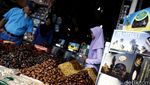 Bulan Puasa, Pedagang Kurma Kebanjiran Rejeki