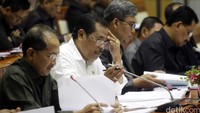 R-APBN 2017 yang dirancang Kejaksaan Agung besarannya Rp 4,63 triliun terbagi di dalam 3 pos utama yaitu belanja pegawai sekitar Rp 2,83 T, belanja operasional Rp 562 M non operasional Rp 1,24 triliun.