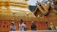 Foto: Traveler lokal maupun mancanegara banyak yang berkunjung kemari. Jelang siang, gelombang para pelancong makin menumpuk (Baban/detikTravel)